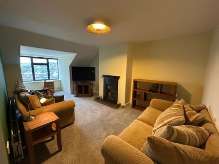 3 bedroom semi-detached house to rent - Photo 4