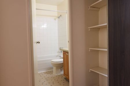 For Lease - 33 Central Parkway Unit# 203, Mississauga, Ontario - Photo 5