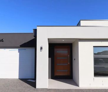 13 Totterdown Way, Werribee VIC 3030 - Photo 3