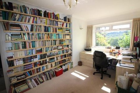 4 bedroom detached house to rent - Photo 2