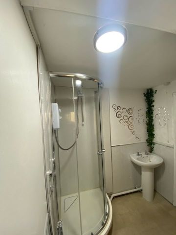 1 Bed Flat, Upper Market Street, BN3 - Photo 3