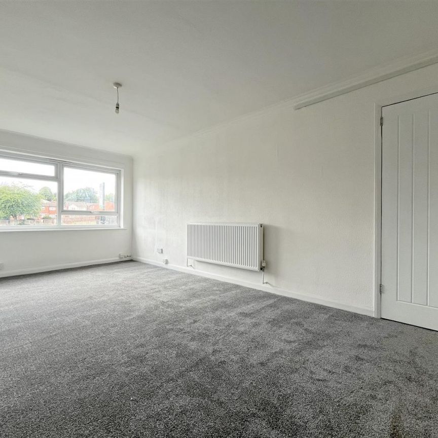 2 bedroom Maisonette to rent - Photo 1
