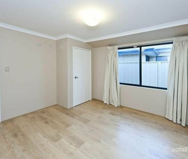 Spacious Family Home with Multiple Living Areas – Hammond Park - Photo 4