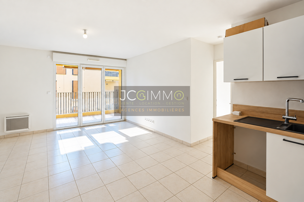 Location Appartement 1 pièce 38m² SOLLIES PONT 83210 - Photo 1