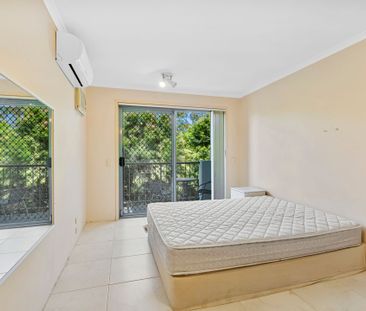 Modern Split-Level Townhouse in Prime Robina Location - Ideal for S... - Photo 4