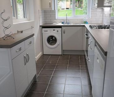 2 bedroom end of terrace house to rent - Photo 2