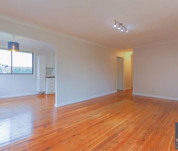 COSY FAMILY HOME CLOSE TO ALL AMENITIES! - Photo 1
