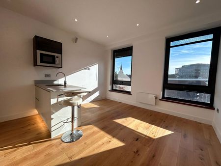 1 bedroom Flat in The Ring, Bracknell - Photo 2