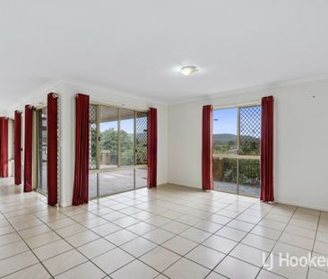 4 BEDROOM HOME IN GREAT LOCATION - Photo 1
