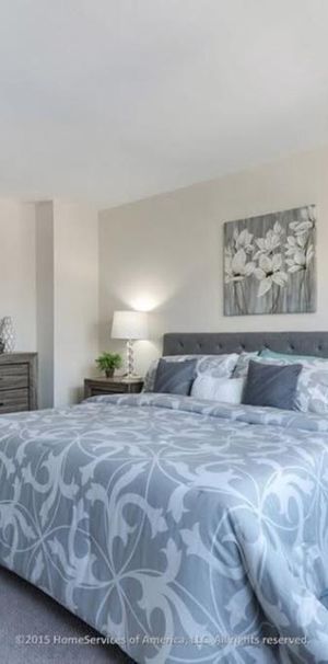 3 4 1/2 Superbe a louer Meuble complet Tout Inclus! rent station Metro Montreal Longueuil Disponible immediatement! Bienvenue! - Photo 1