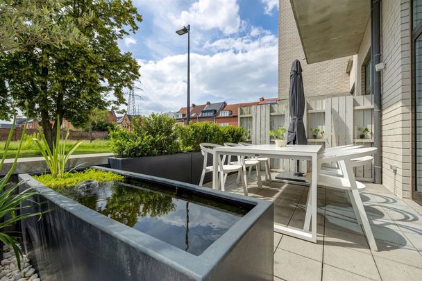 Prachtig gelijkvloers appartement voorzien van 2 slaapkamers, terras en ondergrondse staanplaats op toplocatie te Lier! - Foto 1