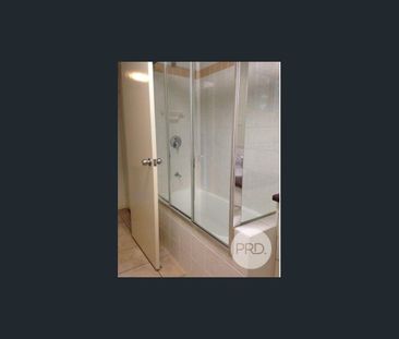 Ground floor 2 Bedroom Unit with Courtyard !! - Photo 5