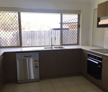 Spacious Family Home in Prime Berrinba Location - Photo 5