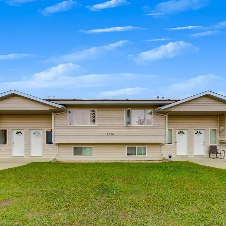 - 2 Bedroom at Eagle Manor - Photo 1