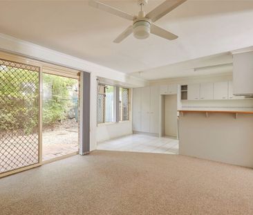 This comfortable 2-bedroom townhouse is in a perfect location - Photo 2