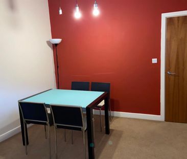 2 bedroom Flat To Let - Photo 3