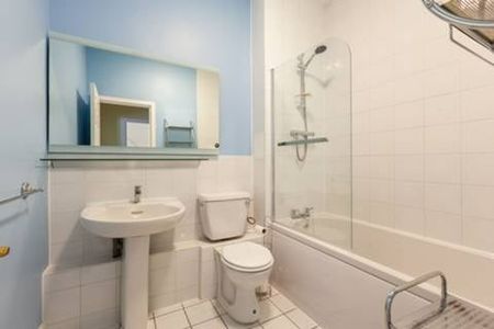 1 Bed Flat, Rotherhithe Street, SE16 - Photo 2