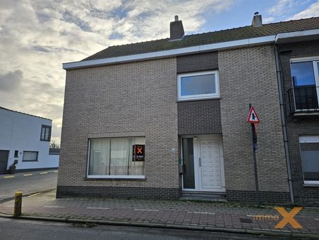 RUIME WONING MET DUBBEL GARAGE EN TUINTJE - Photo 5