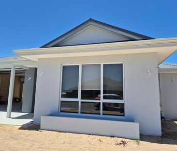 FOR LEASE – BRAND NEW 4 BEDROOM FAMILY HOME WITH EXPANSIVE LAWN AND... - Photo 2