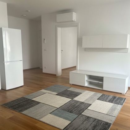 Traumhafte neuwertige 2-Zimmer-Wohnung mit großem Balkon in erstklassiger Lage! - Photo 1