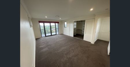 HILLVUE - Beautiful 4 Bedroom Home on the Golf Course - Photo 2