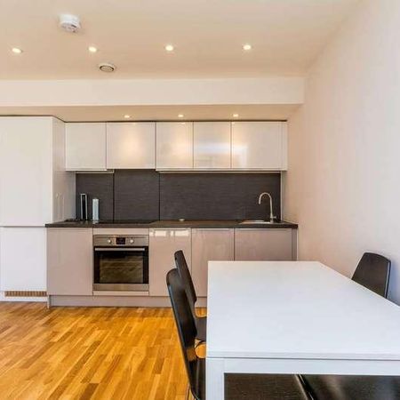 Ealing Road, Brentford, TW8 - Photo 3