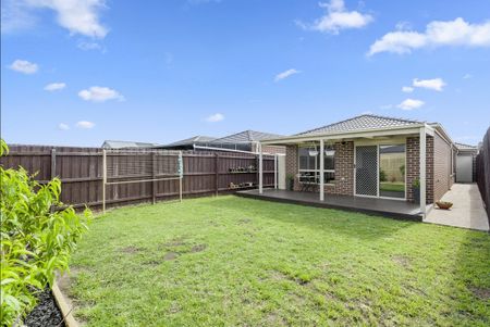 Modern Comfort in Tarneit - Stylish, Low-Maintenance Living - Photo 3