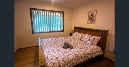 Spacious 3-Bedroom Family Home on 3.5 Acres – Fully Furnished - Photo 2