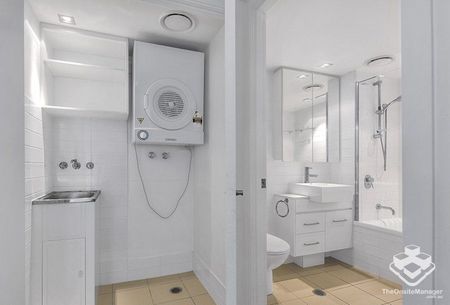 Break Lease Oppotunity - only $670/week for Spacious 2 Bedroom Apartments with 2 Carspace - Photo 3