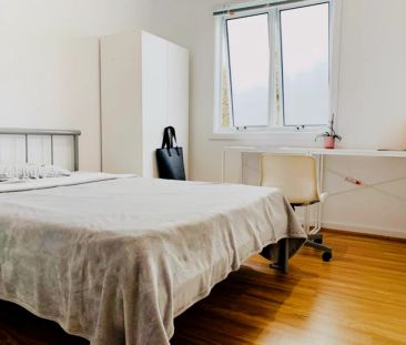 Shared Place·10B10B···8 Inverness Avenue, Burwood, Melbourne - Photo 1