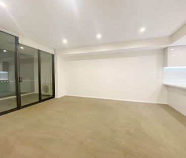 Spacious North Facing Two-Bed with Garden View! - Photo 2