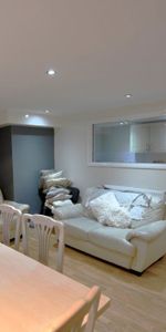 4 bedroom Flat in Wood Lane, Leeds - Photo 3