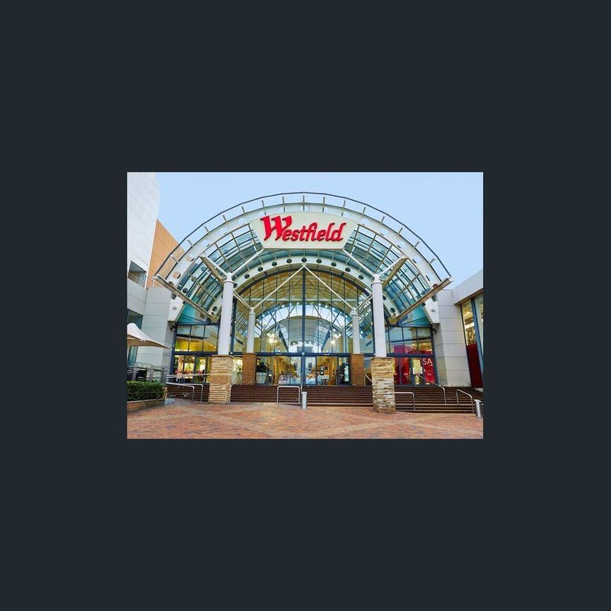 Well Maintained, modern living in the heart of Liverpool. - Photo 1