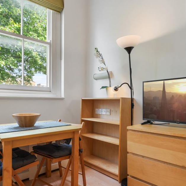 Studio to rent - Photo 1