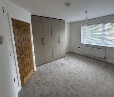 4 bedroom detached house to rent - Photo 3