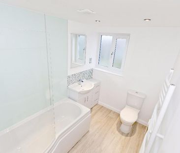 4 bedroom detached house to rent - Photo 6