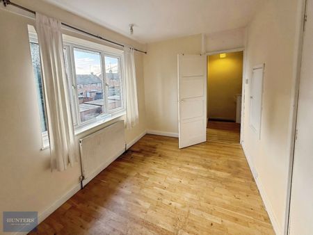 3 bedroom House To Let Total Size: 1055 SQ FT - Photo 5