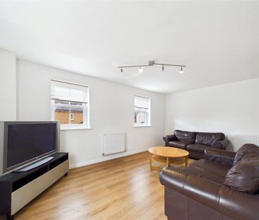 3 bedroom end of terrace house to rent - Photo 2