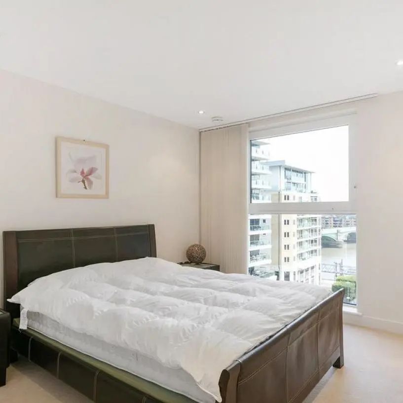 3 bedroom flat in The Boulevard - Photo 1