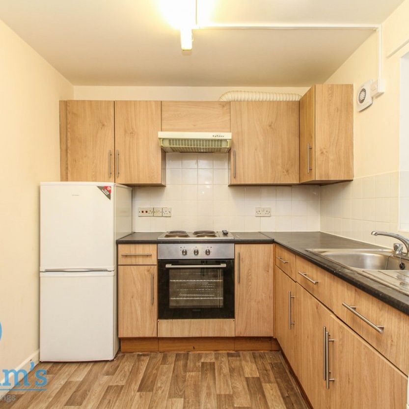 References Pending - 2 bed Flat - Photo 1