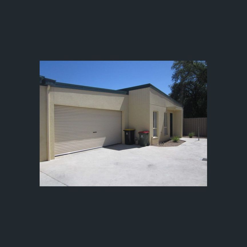 2/24 Ophir Street, Golden Square, Vic 3555 - Photo 1