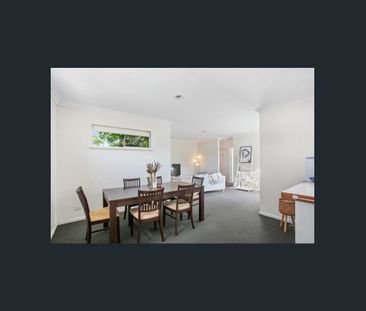 PRIVATE REAR TOWNHOUSE - WALK TO LEEDERVILLE STRIP - Photo 2