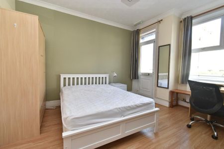 4 bedroom terraced house to rent - Photo 4