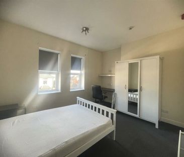 6 bed Semi-Detached House for Rent - Photo 5