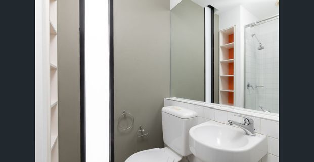 Great Student Accommodation with Melbourne University and RMIT on the doorstep - Photo 1