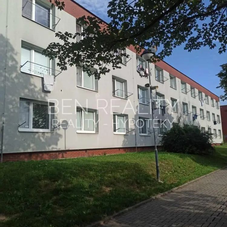 Pronájem - pěkný zrekonstruovaný byt 1+kk Javorová Zlín - Photo 1