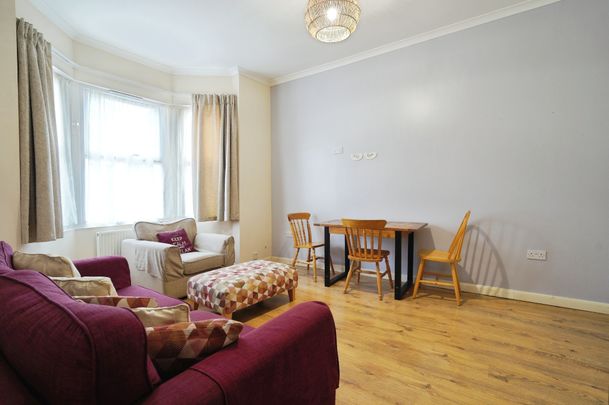 3 bed terrace house, SW12 - Photo 1