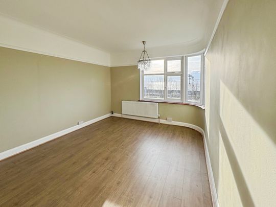 Undercliff Gardens, Leigh-On-Sea - Photo 1