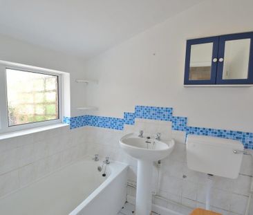 2 bedroom semi-detached house to rent - Photo 5