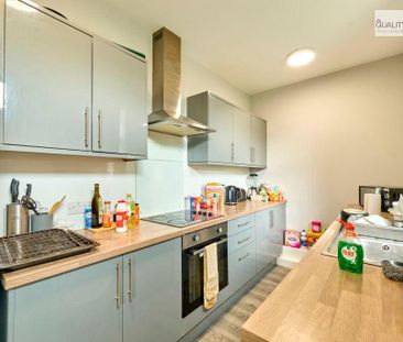 1 bedroom in a house share to rent - Photo 4